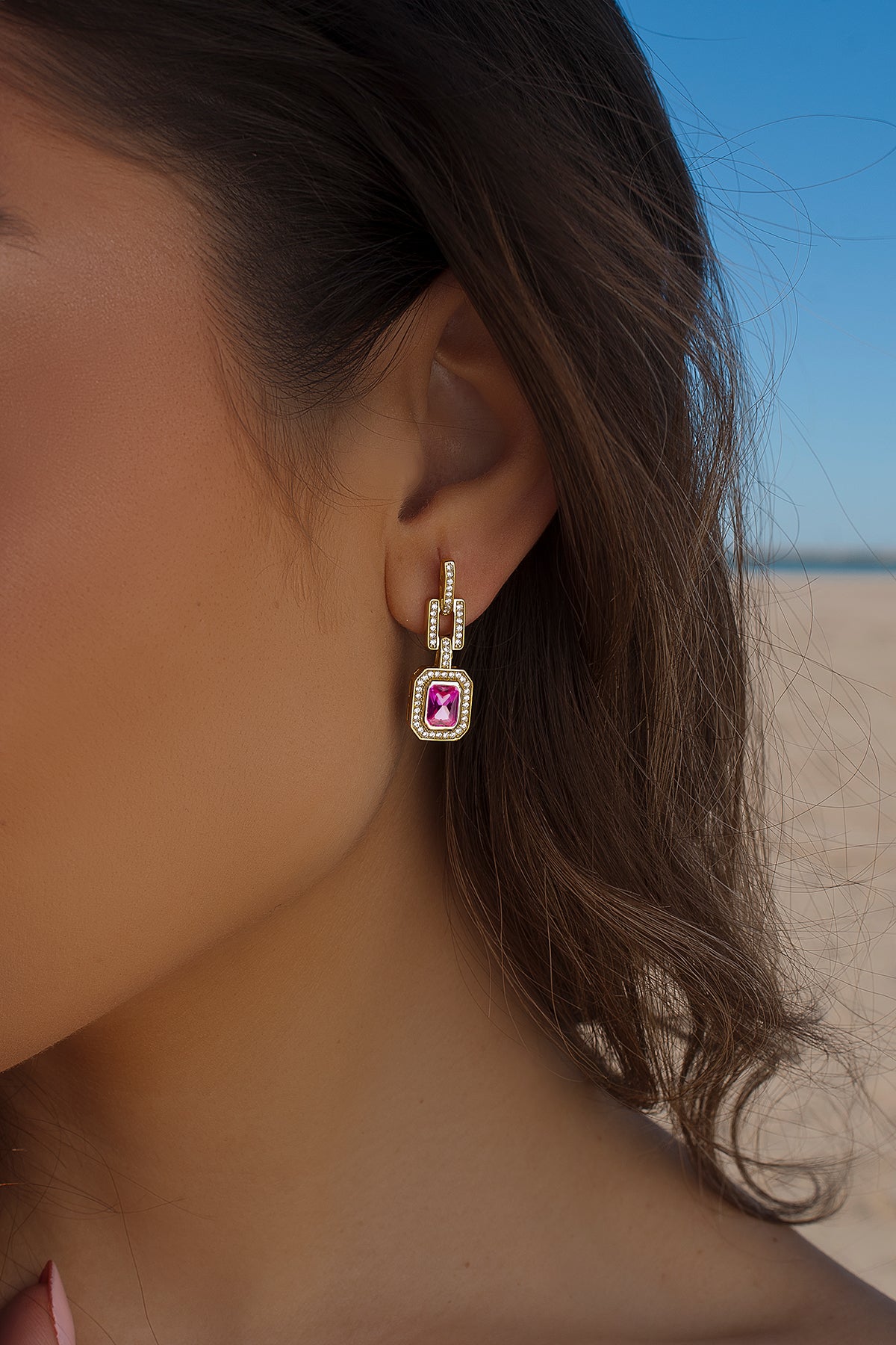 Earrings with colored stones octagonal design in fuchsia tone