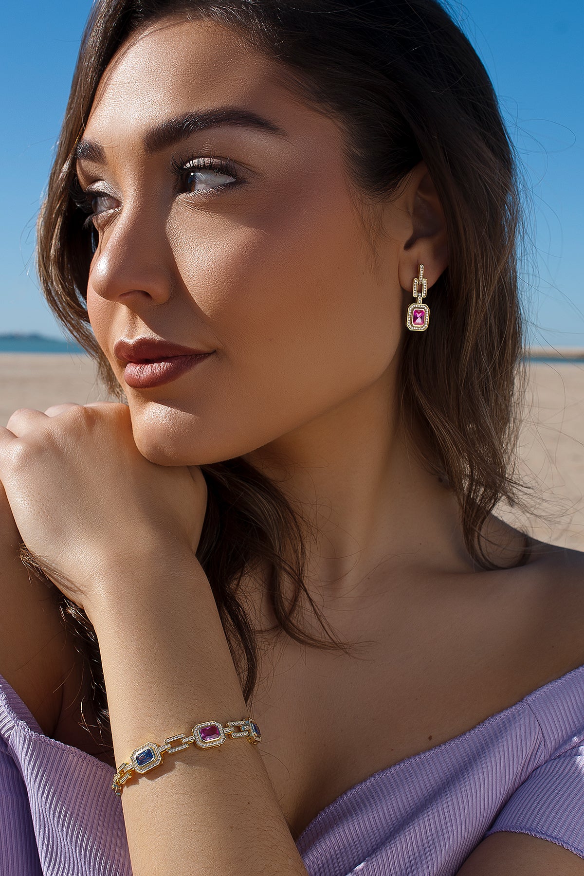 Earrings with colored stones octagonal design in fuchsia tone