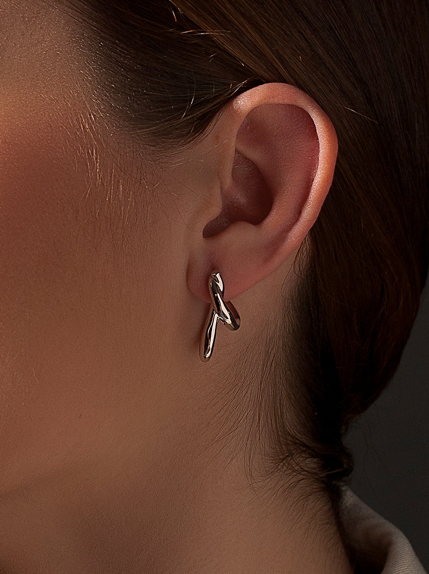 Pendientes originales en plata estilo aro entrelazado