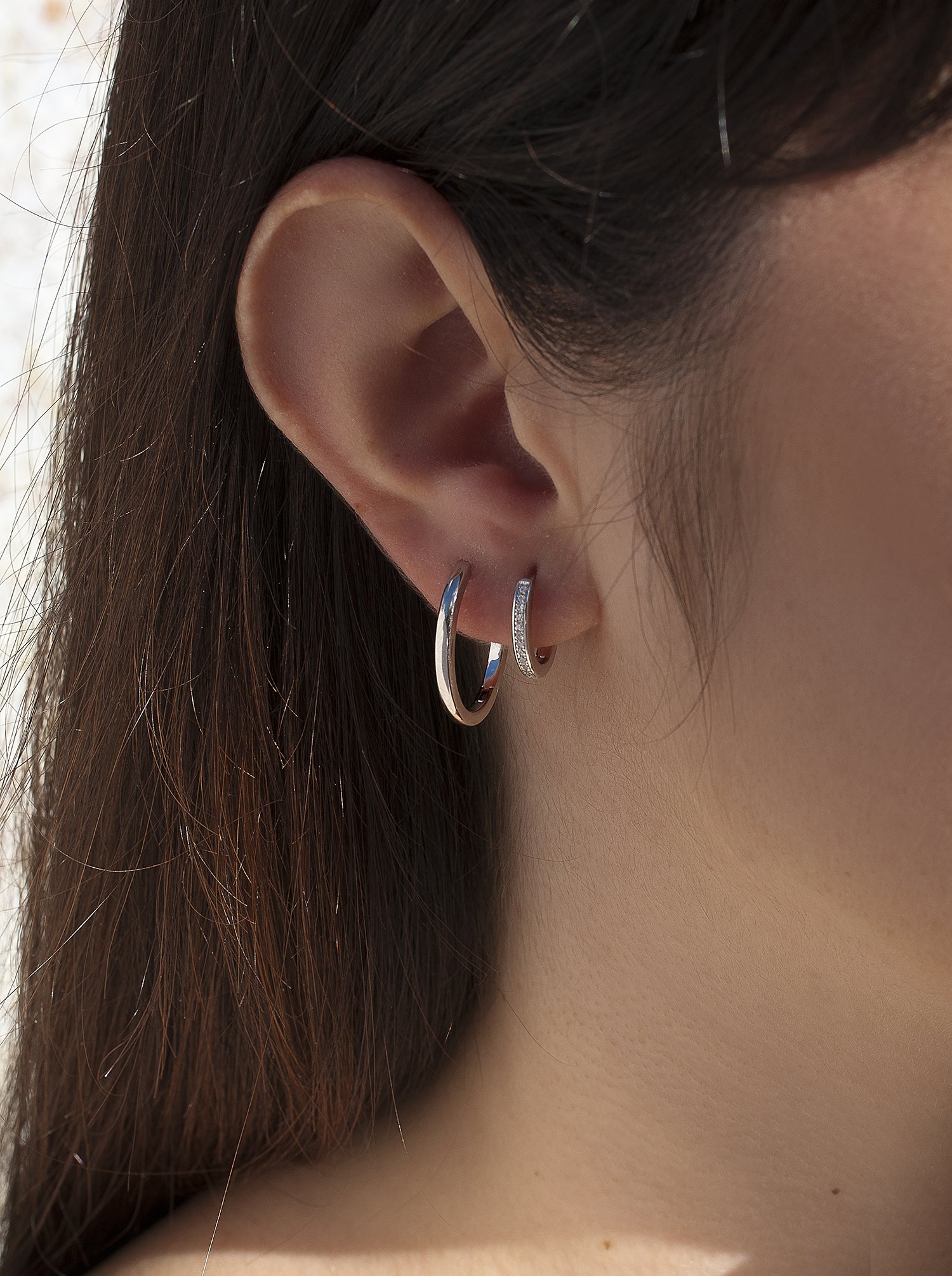 Pendientes aro de plata diseño mini con circonitas