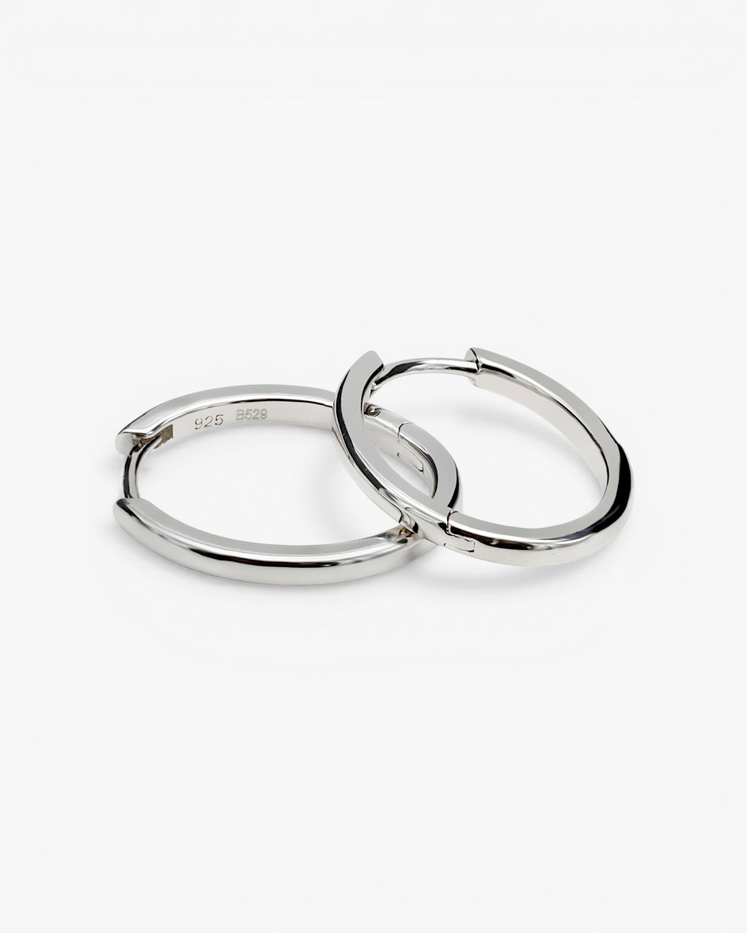 Pendientes aro de plata con diseño ovalado