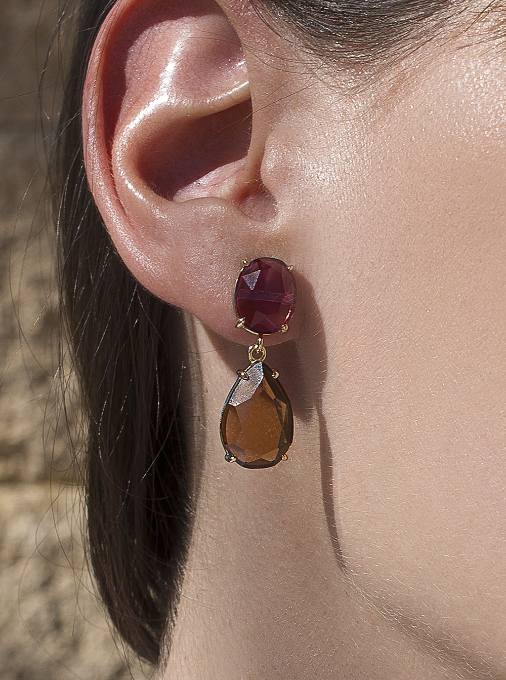Colorful stone earrings, teardrop design, amber tone