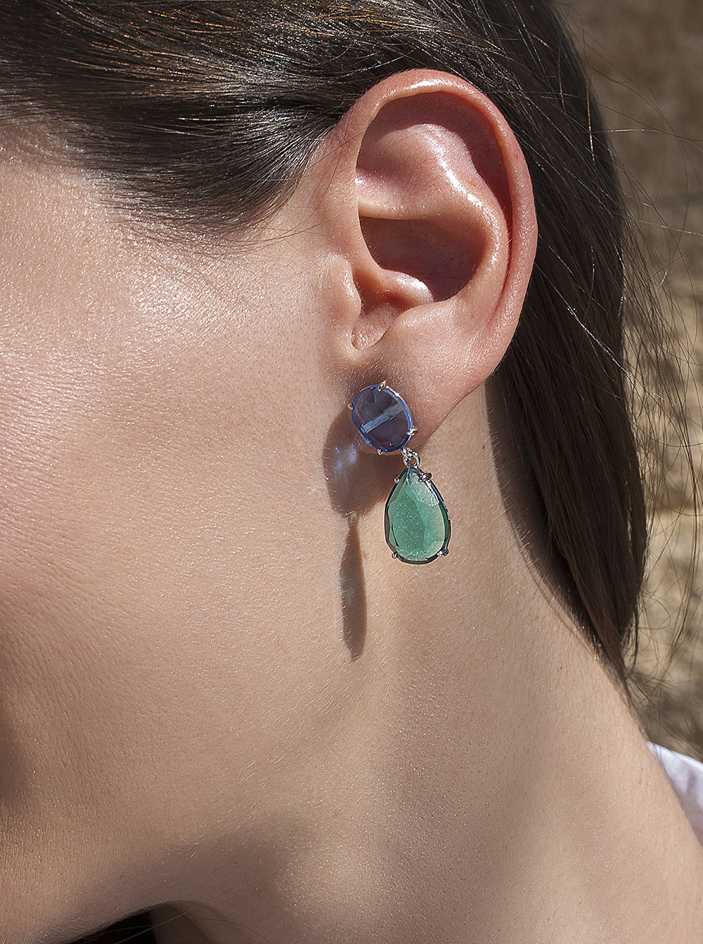 Pendientes de piedras de colores diseño lágrima tono aguamarina