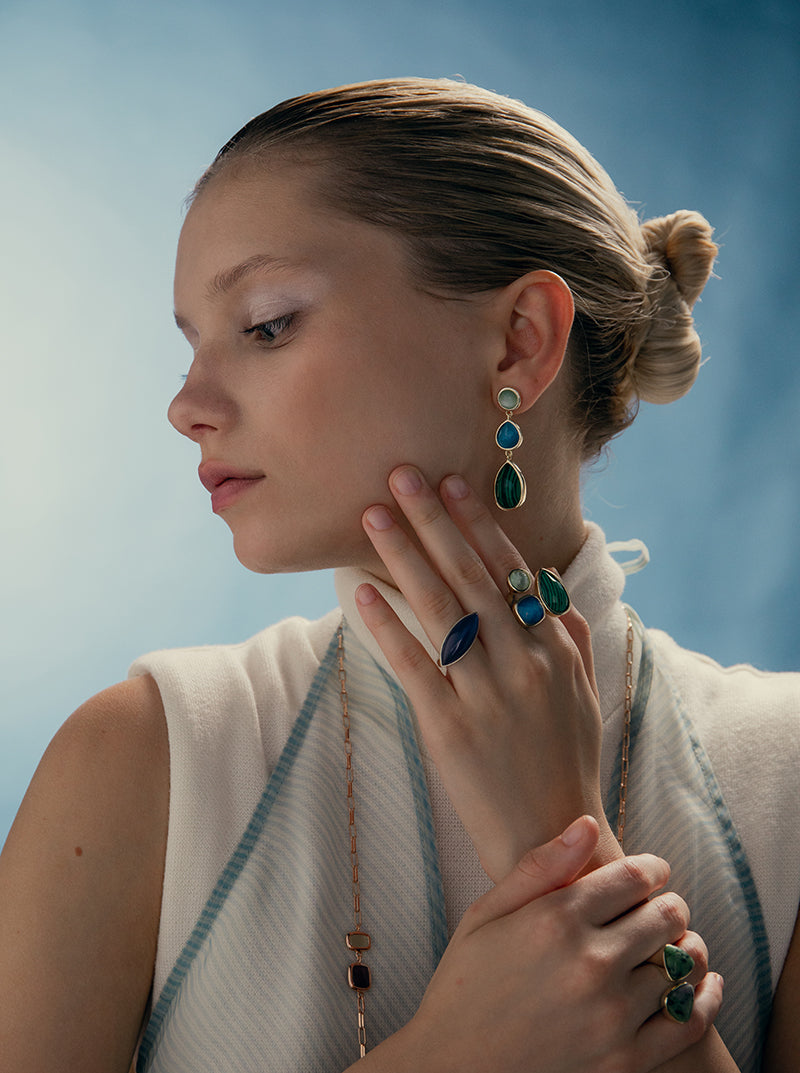 Boucles d'oreilles longues en argent, en forme de larme, ornées de malachite et de pierres naturelles.