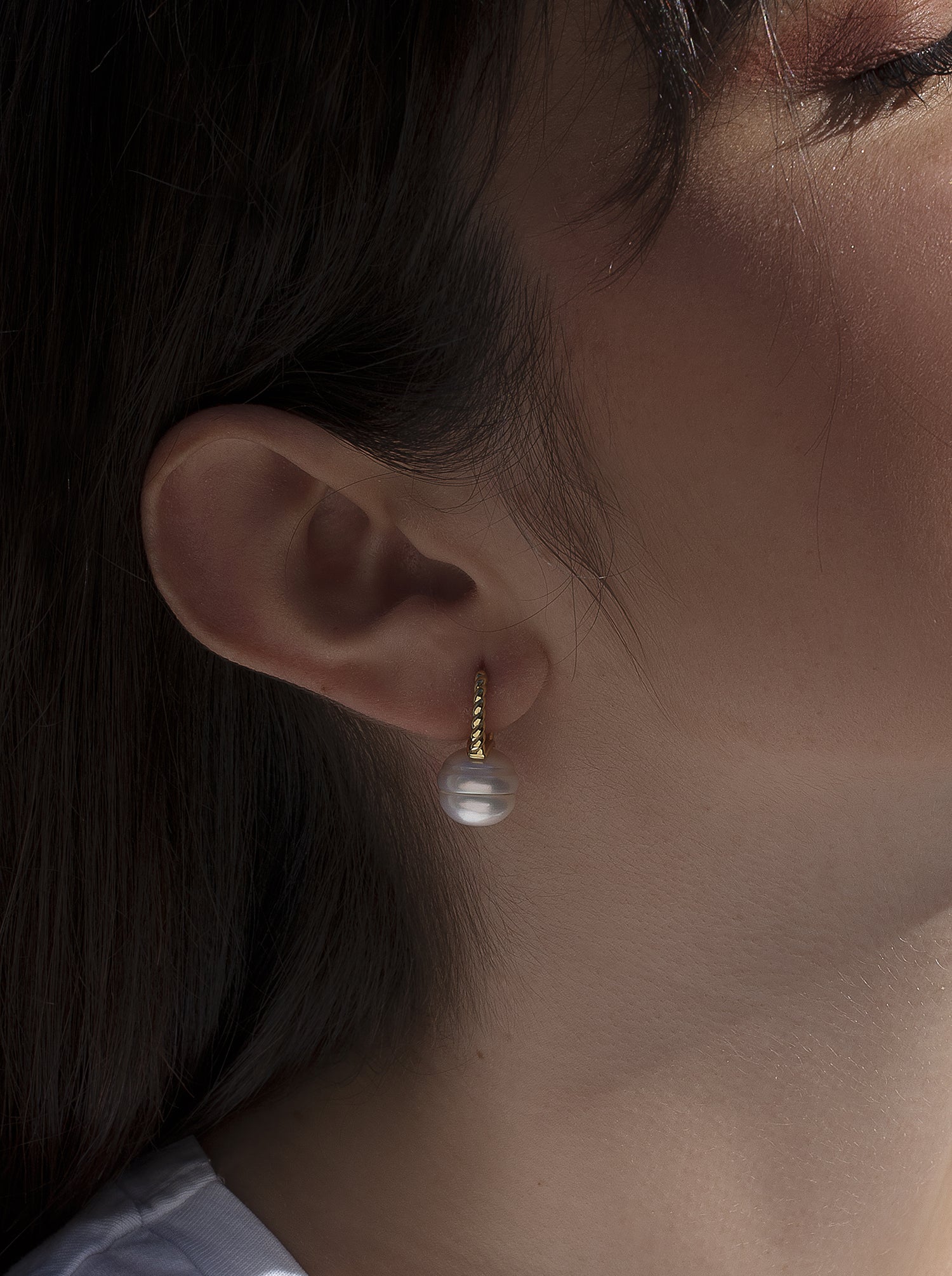 Boucles d'oreilles en perles 'argent plaquées or design chevrons avec perle baroque