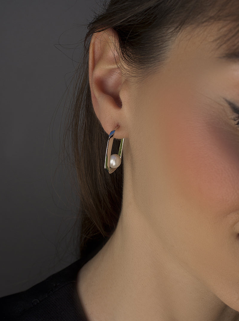Pendientes perlas de plata diseño cuadrado con perla