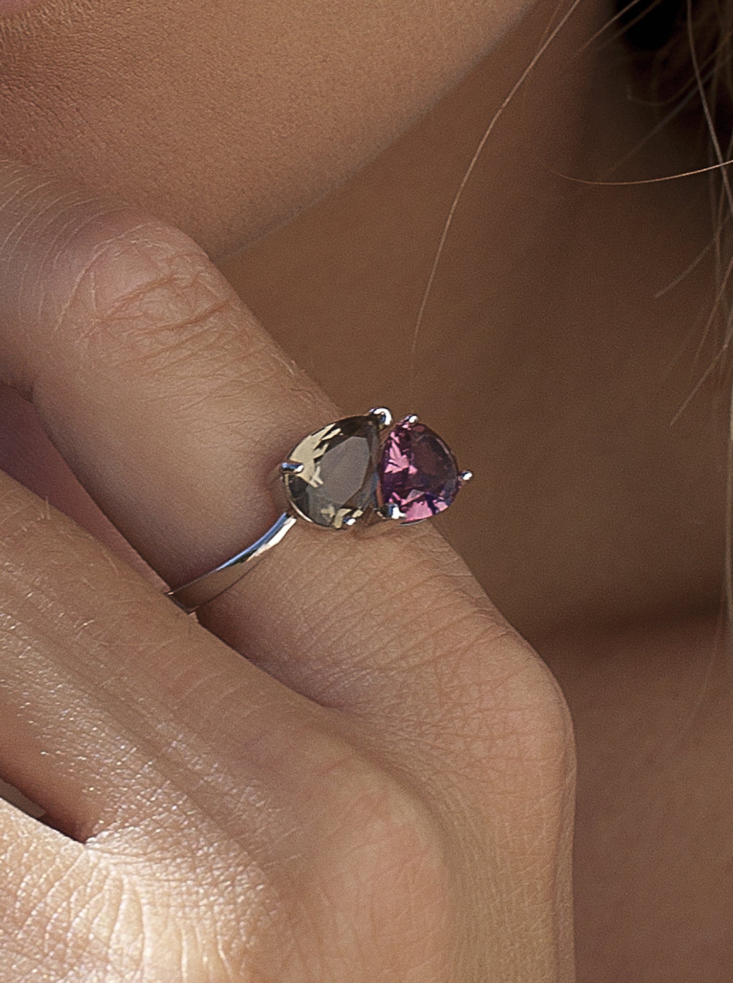 Anillos con piedras diseño dos gemas tono terroso