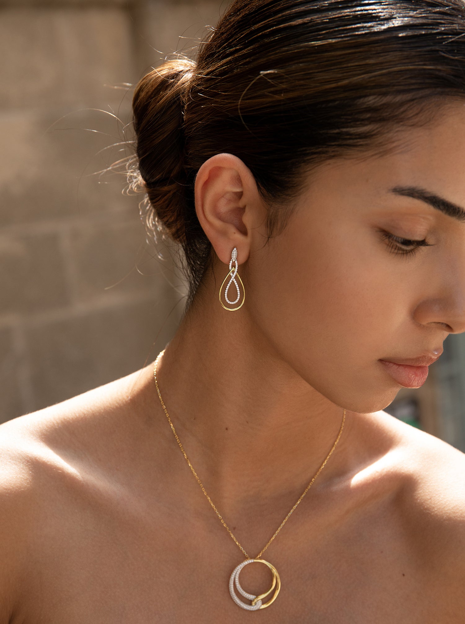 Pendientes bicolor de plata diseño lágrima con circonitas