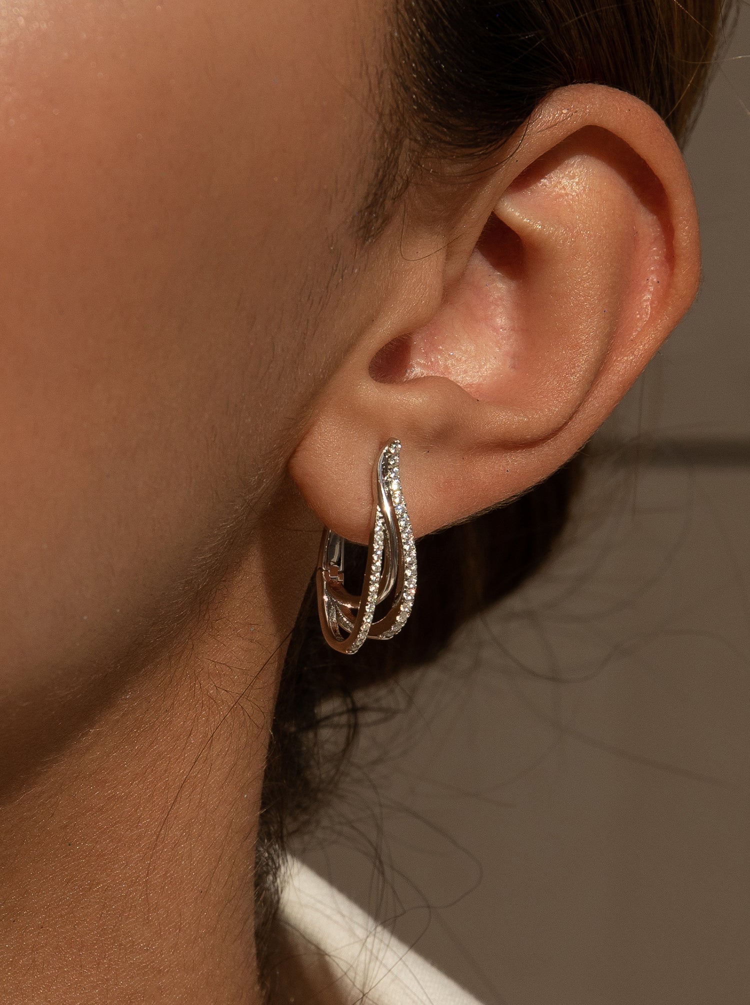 Original hoop earrings with double rails