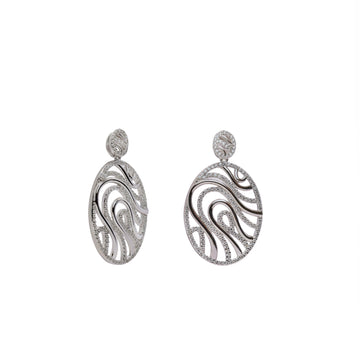 Pendientes originales diseño ovalado con detalles de circonitas