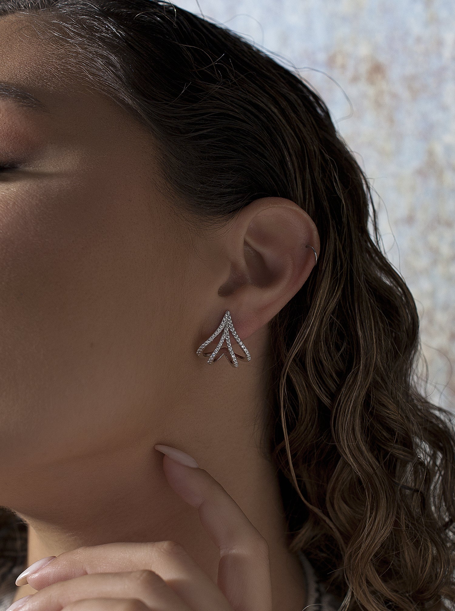 Pendientes originales diseño cuatro carriles con circonitas