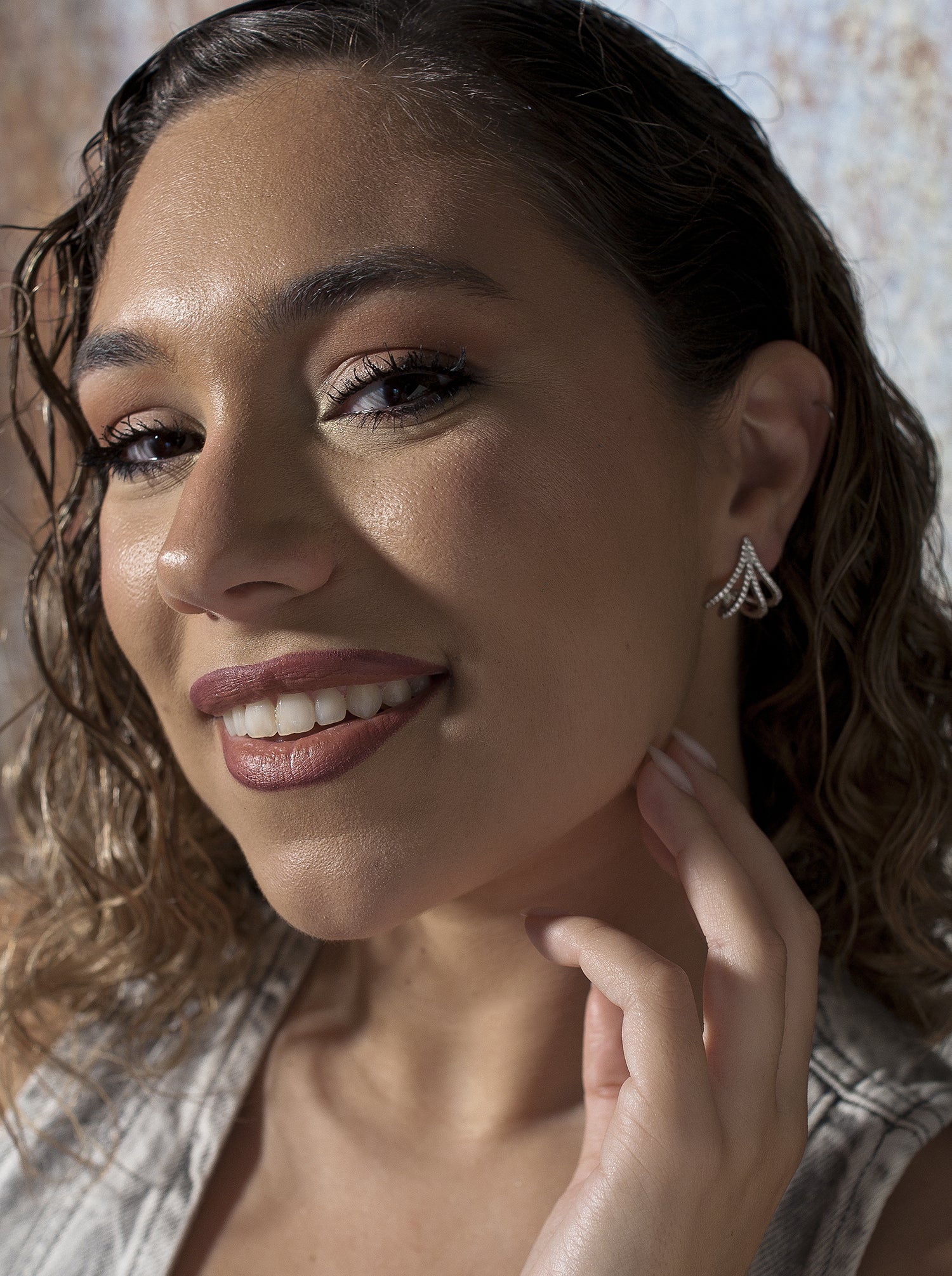 Pendientes originales diseño cuatro carriles con circonitas