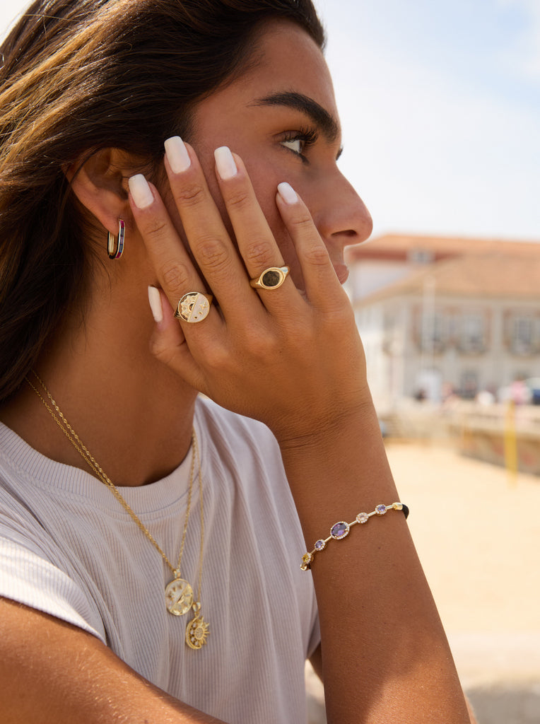 Anillo sello de plata bañada en oro diseño redondo