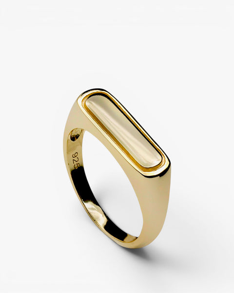 Anillo sello de plata bañada en oro diseño alargado
