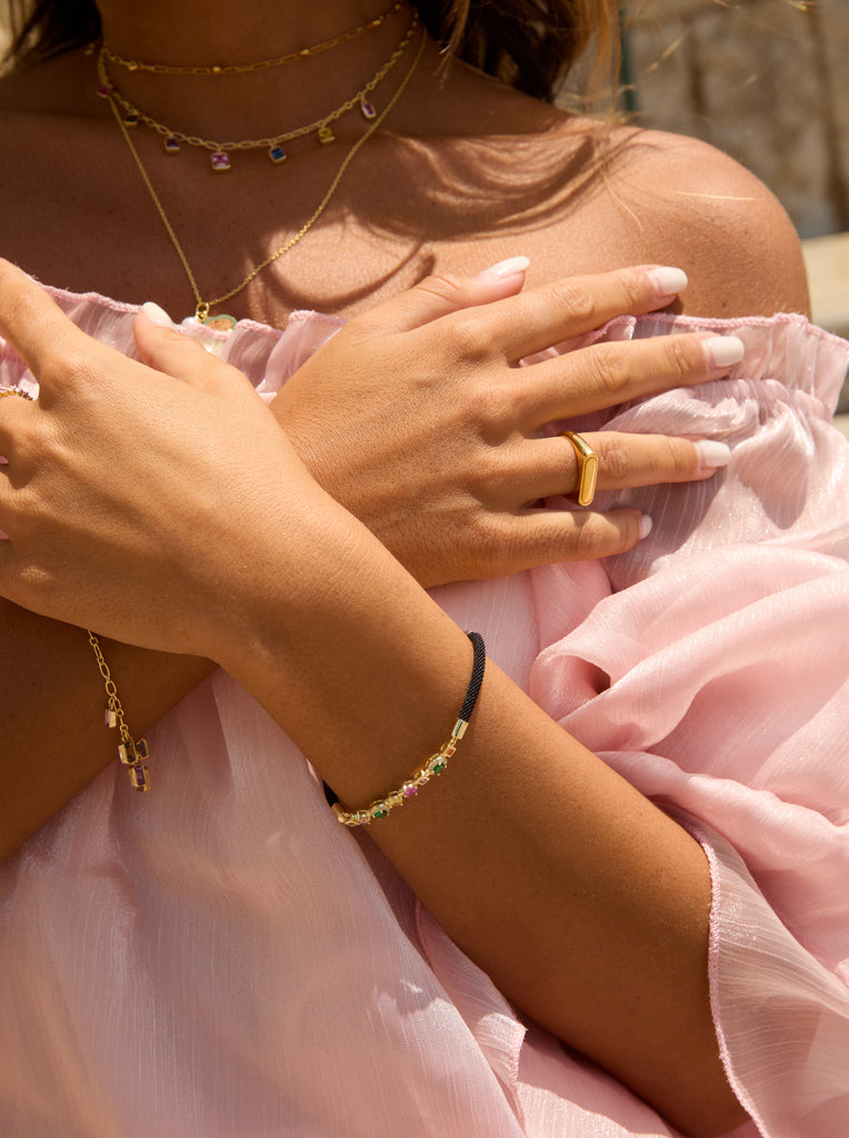 Anillo sello de plata bañada en oro diseño alargado