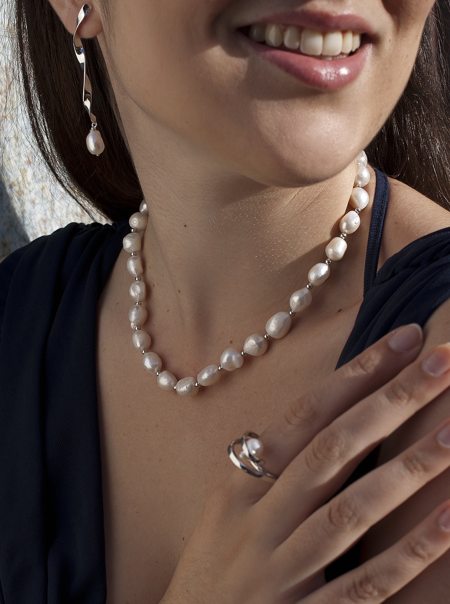Collares cortos de plata diseño de perla barroca