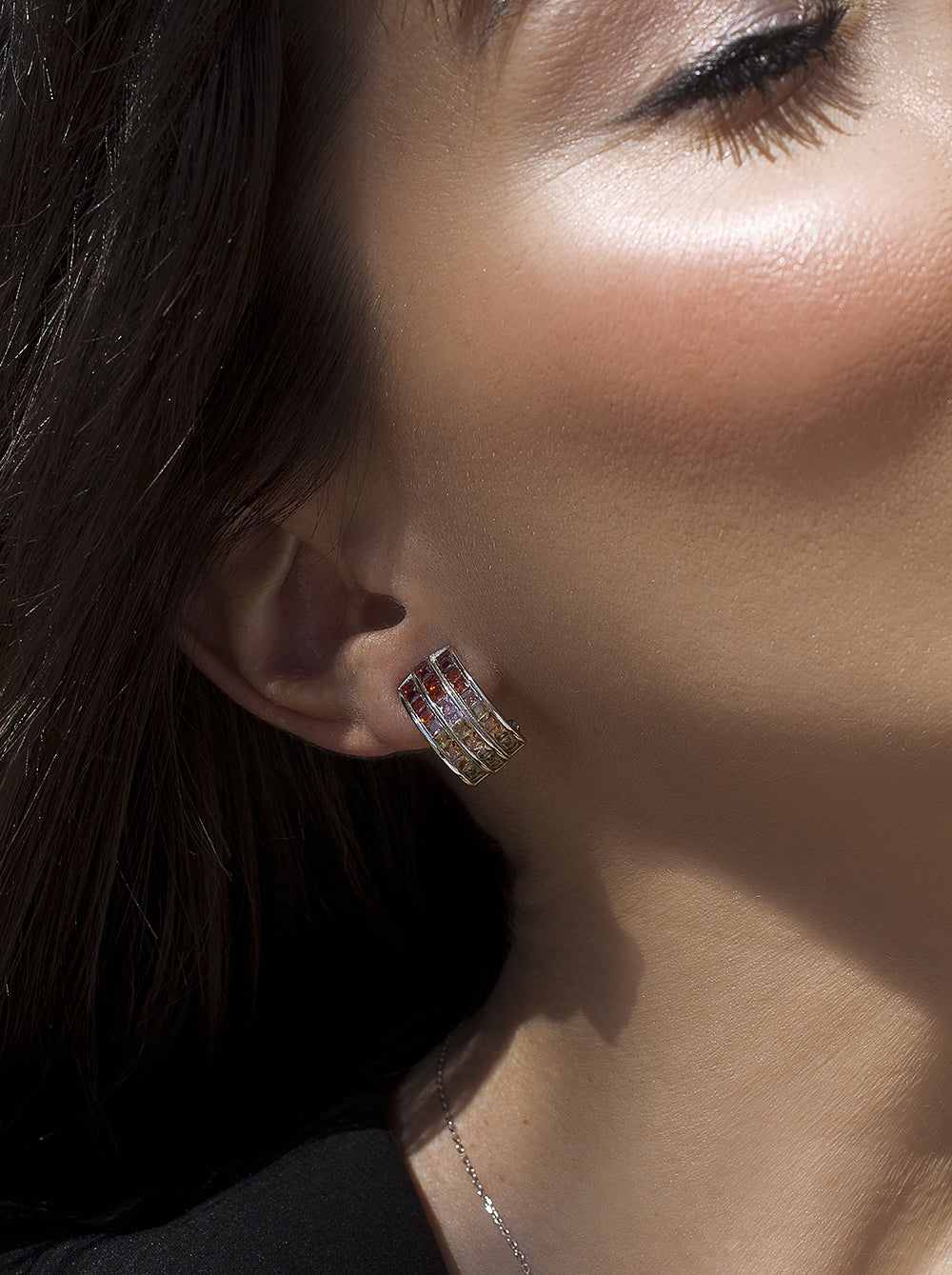 Boucles d'oreilles à fermoir Omega et triple rail dans des tons chauds