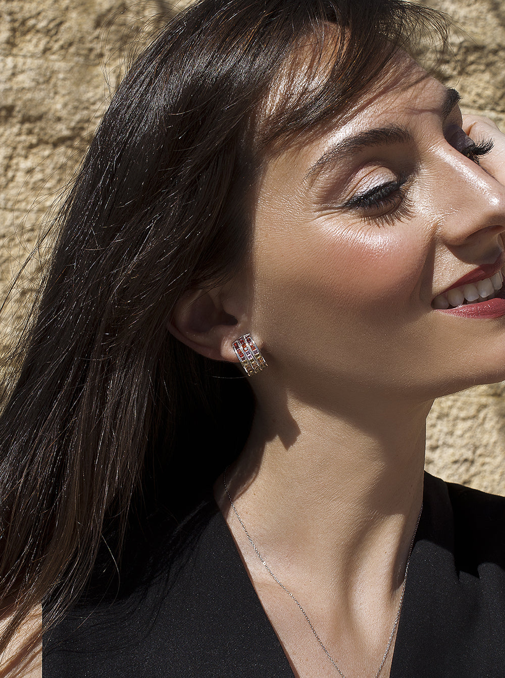 Boucles d'oreilles à fermoir Omega et triple rail dans des tons chauds