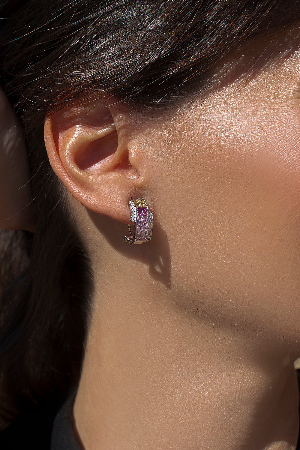 Omega clasp earrings with double rail in pink tones