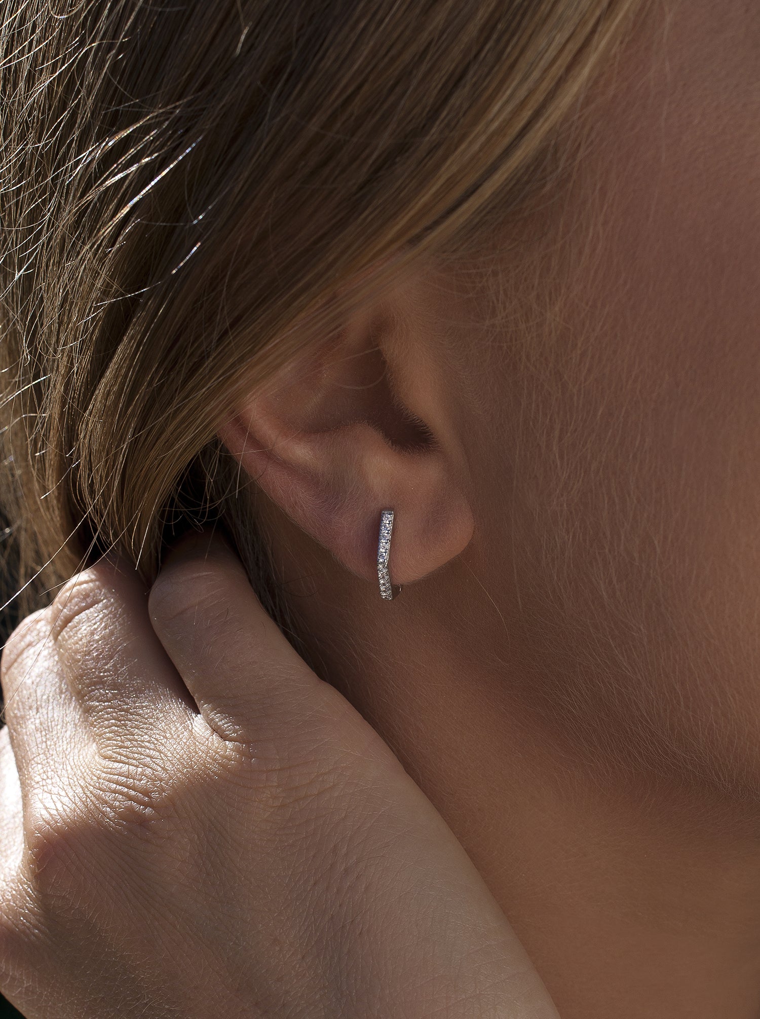 Pendientes aro de plata diseño hexagonal con circonitas