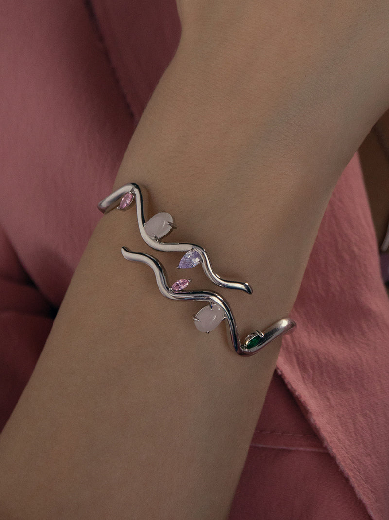 Pulsera esclava de plata diseño irregular con gemas