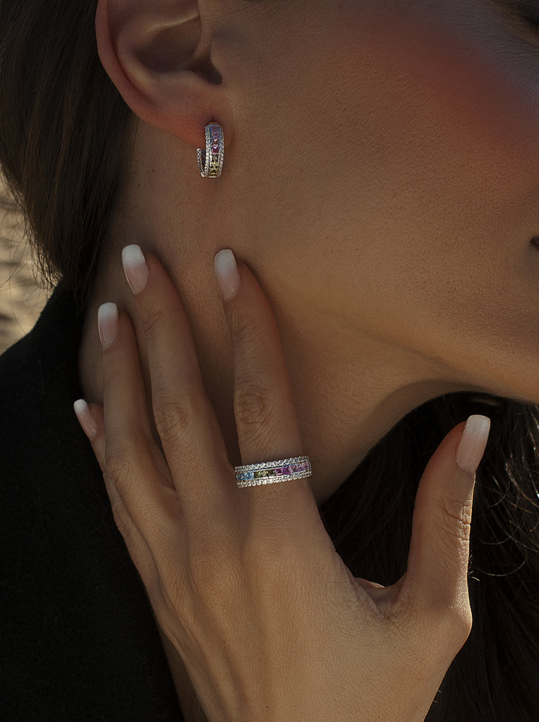 Pendinetes aro con piedras de colores en tonos cálidos