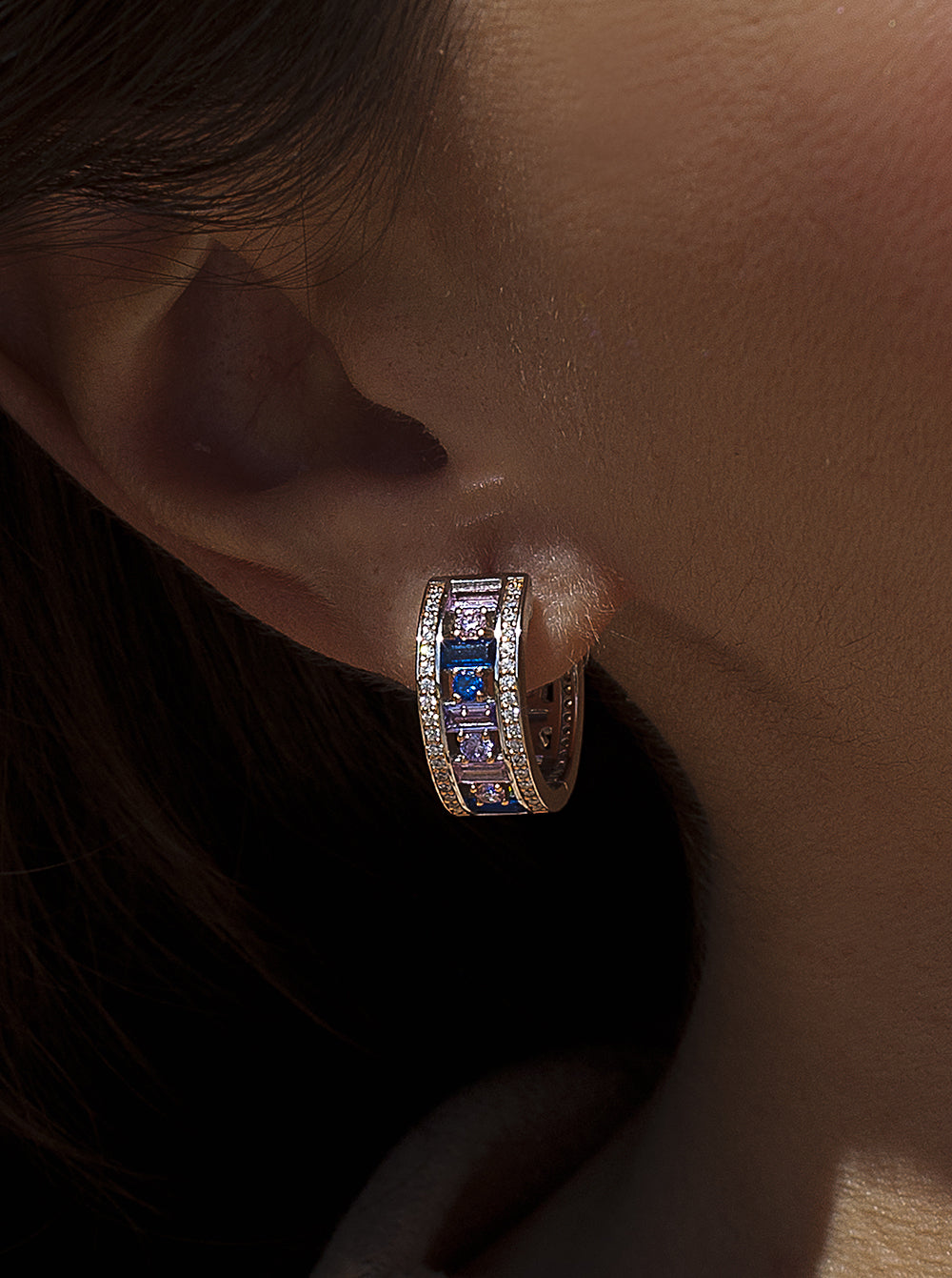 Pendientes aro pequeños diseño carril de gemas multicolor