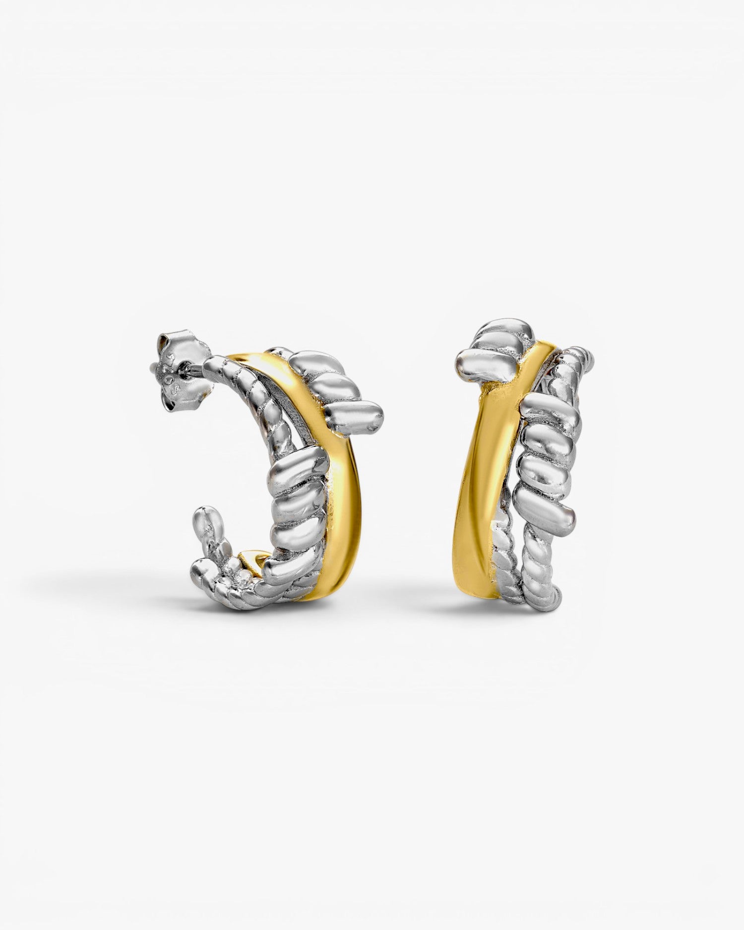 Pendientes bicolor de plata estilo aro diseño cuerda irregular