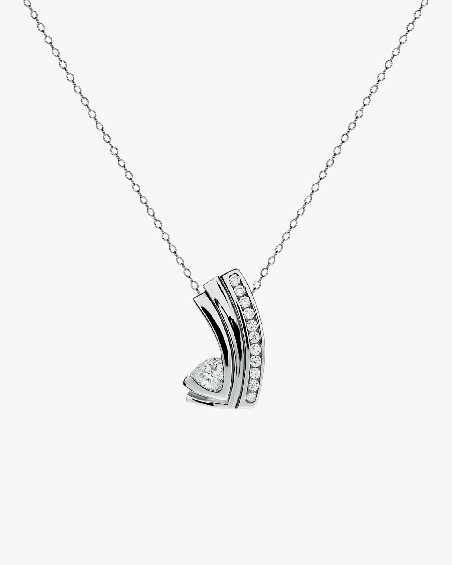 Sparkling silver pendant with cubic zirconia detail