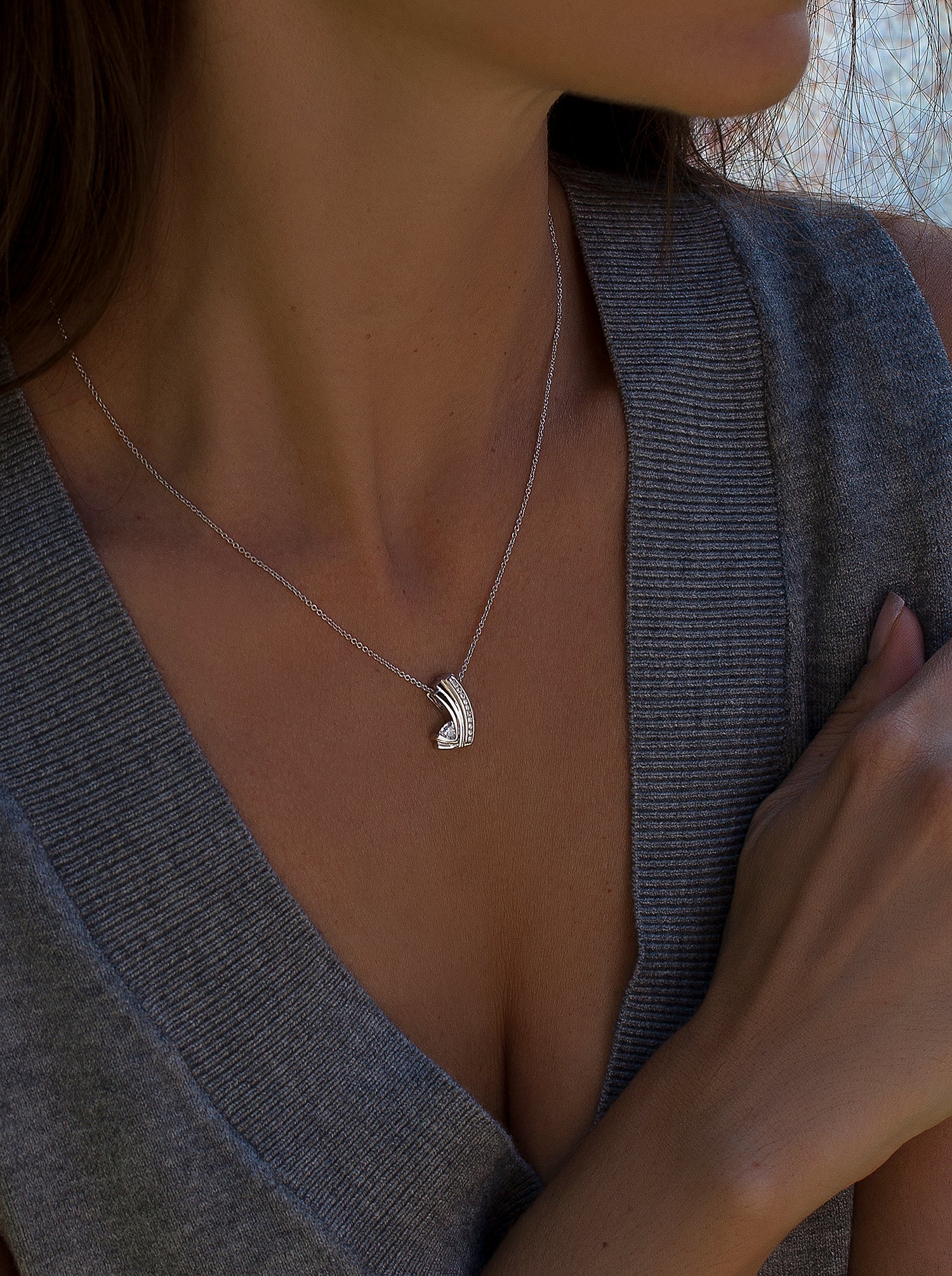 Sparkling silver pendant with cubic zirconia detail