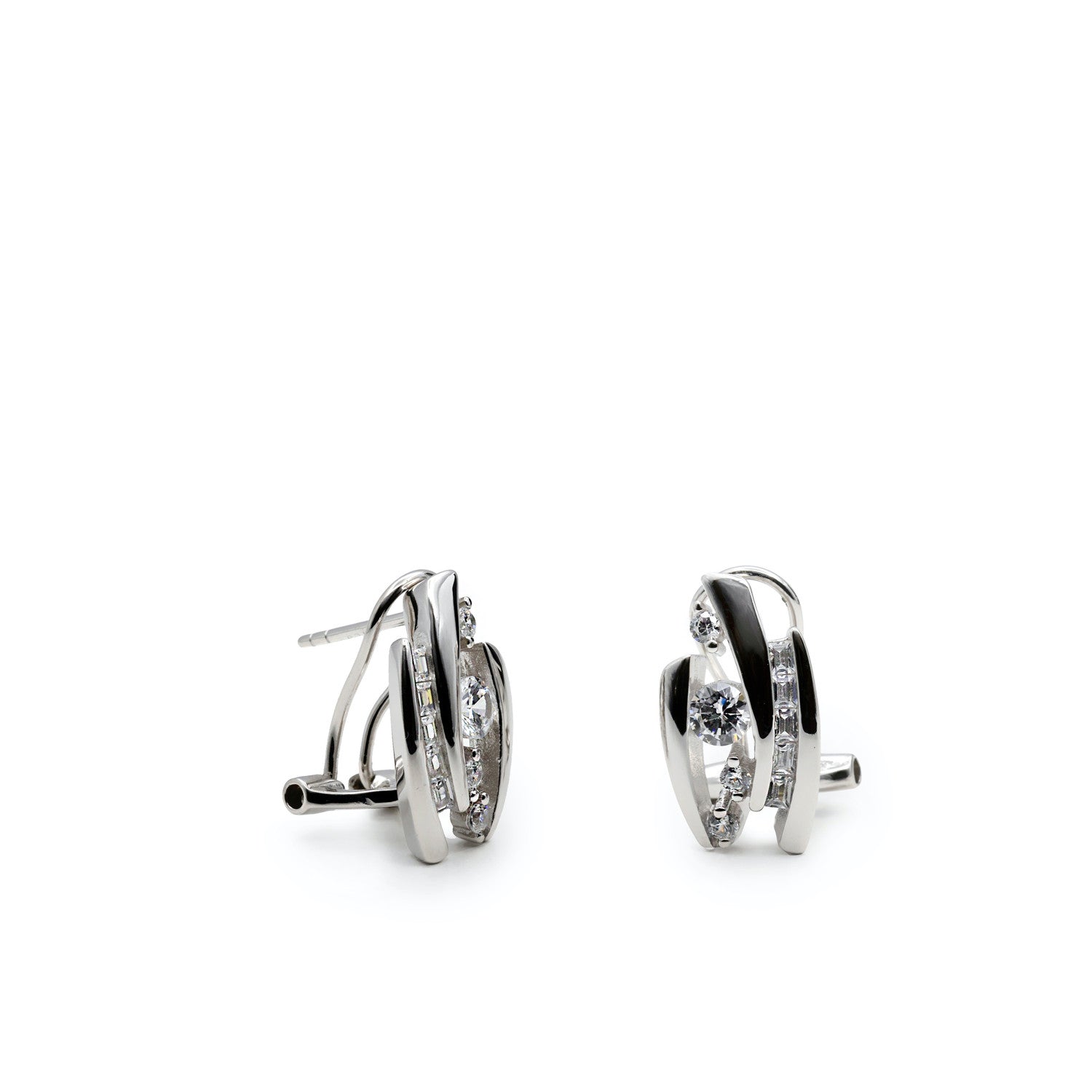 Boucles d'oreilles fermeture omega de argent design quatre zircons
