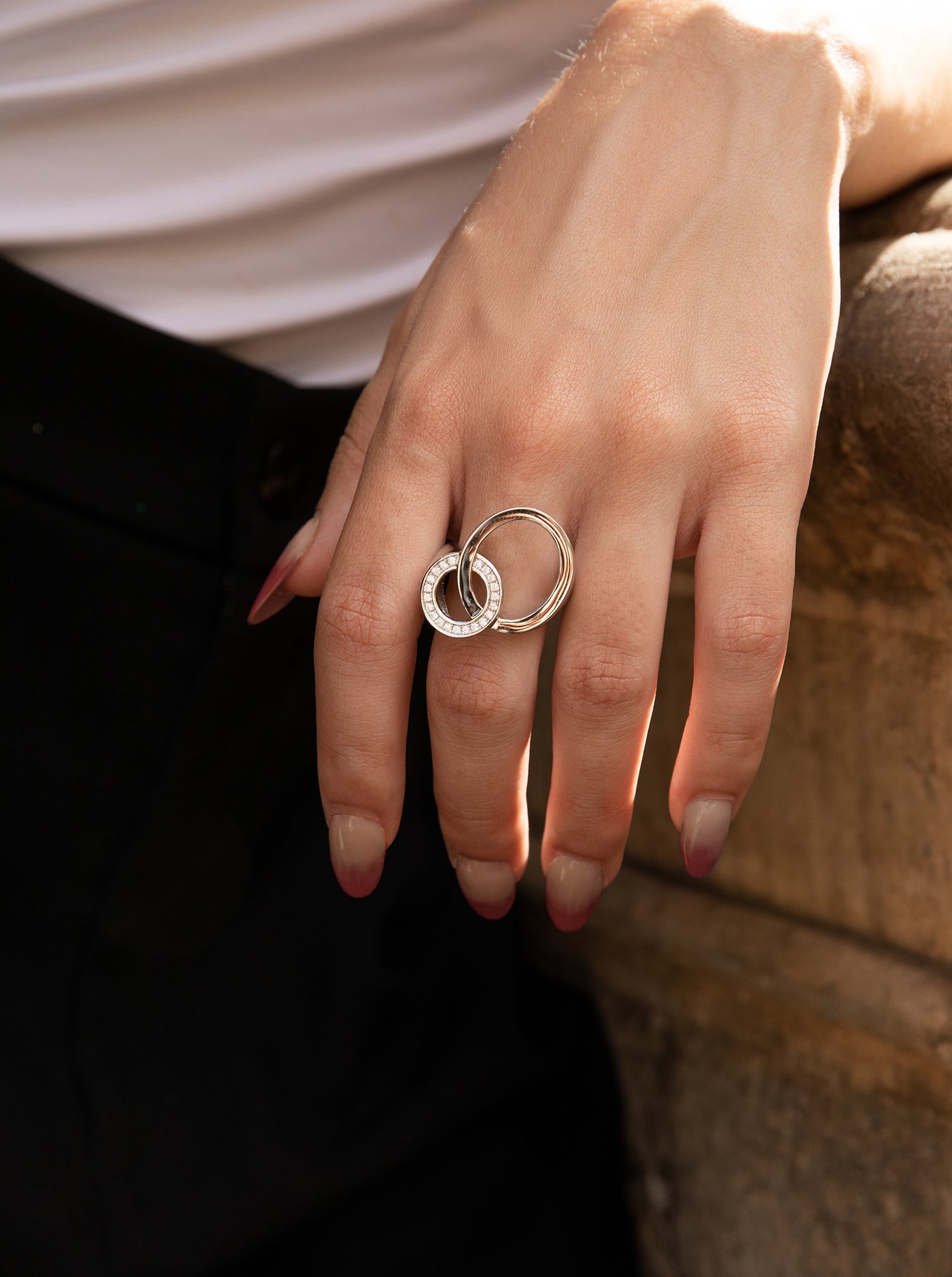 Bagues en argent de créateur avec deux cercles entrelacés