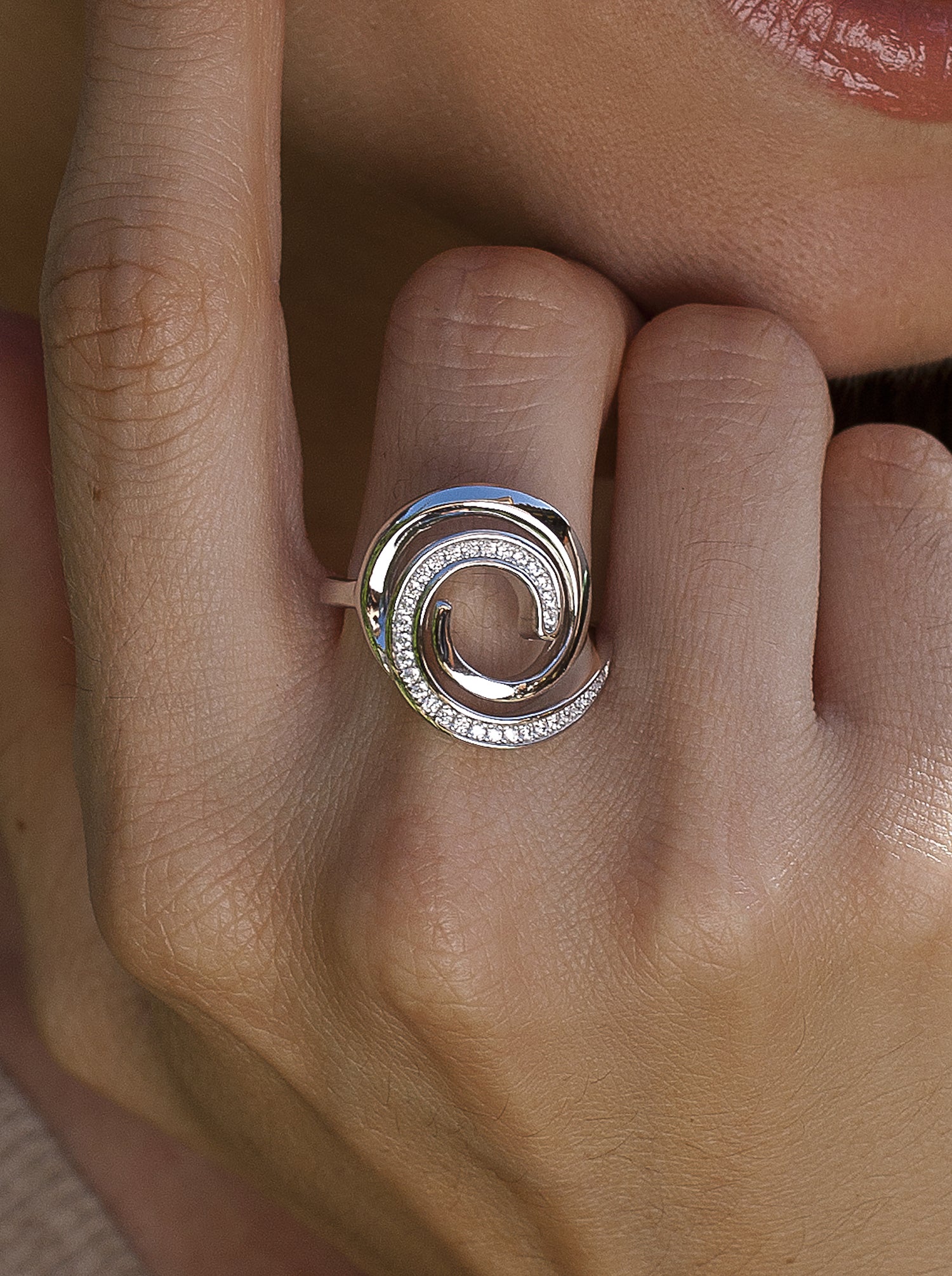 Anillos con circonitas de plata con diseño estilo caracol