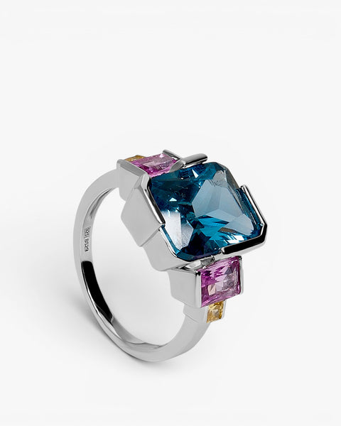 Rings with emerald-cut chalcedony stones