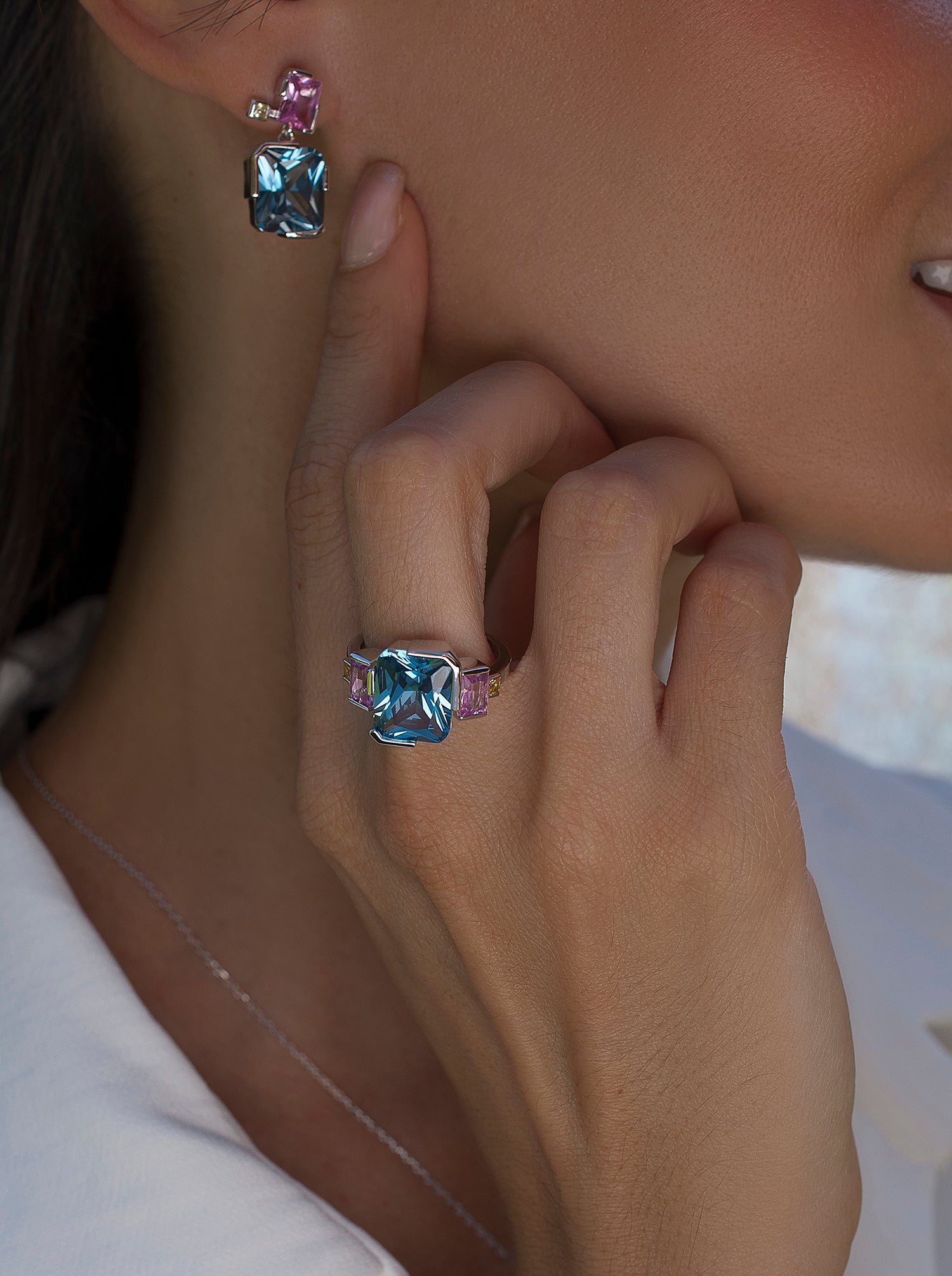 Anillos con piedras talla esmeralda calcedonia