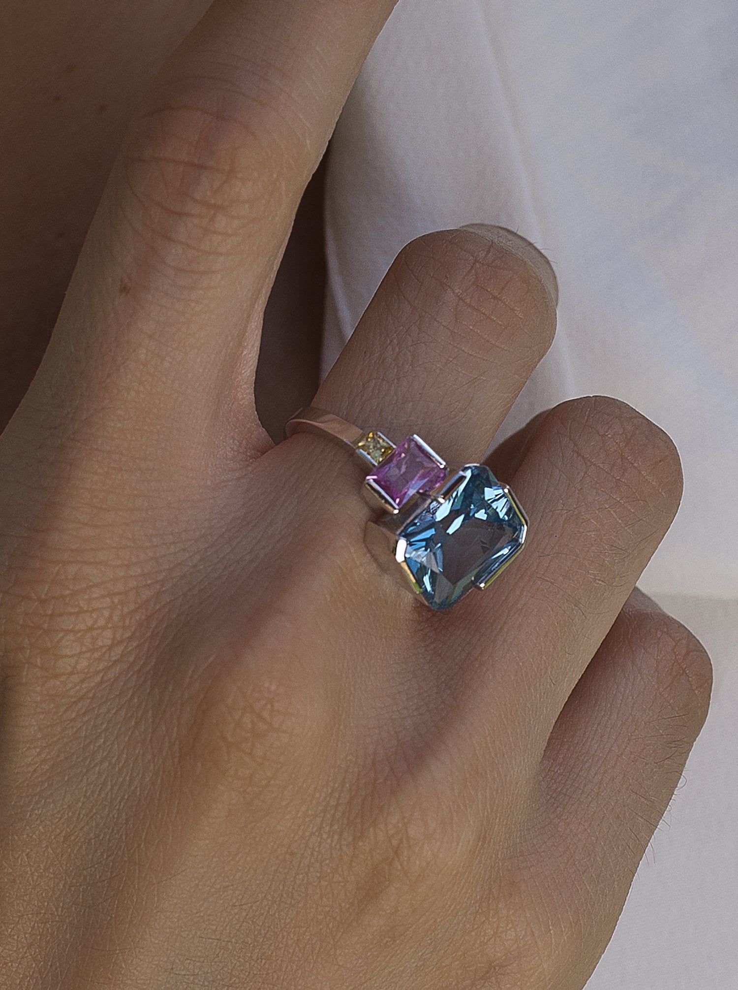 Anillos con piedras talla esmeralda calcedonia