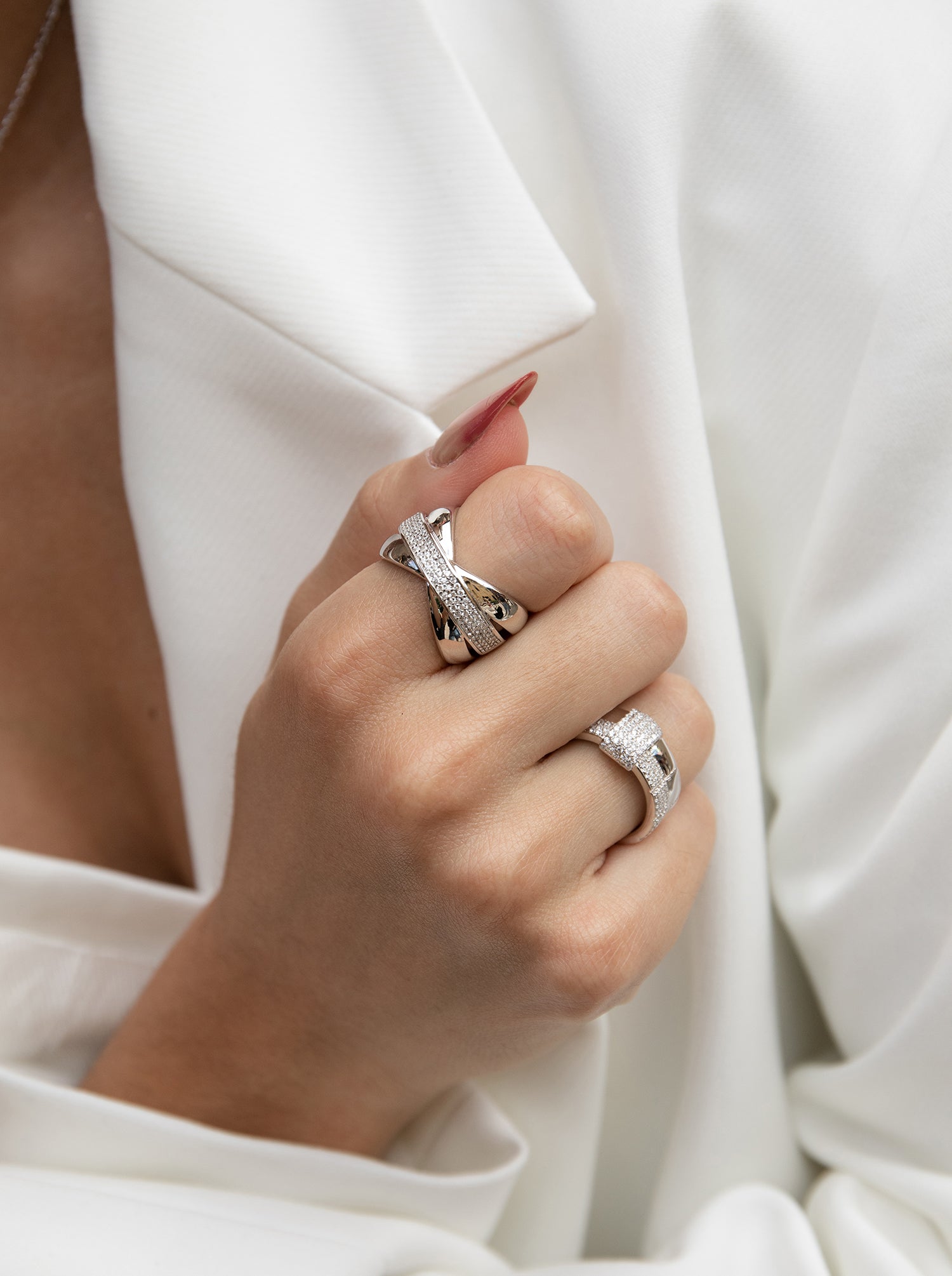 Anillos circonitas de plata con diseño de cruz