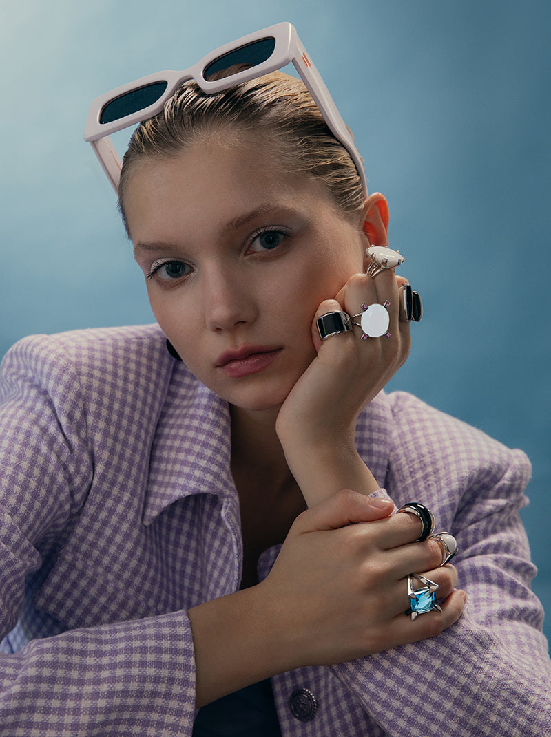 Rings with avant-garde design stones in black tones