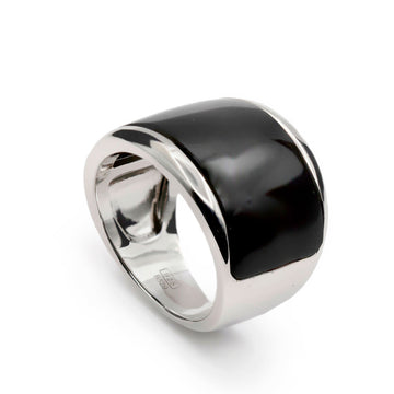 Rings with elegantly designed stones in black tones