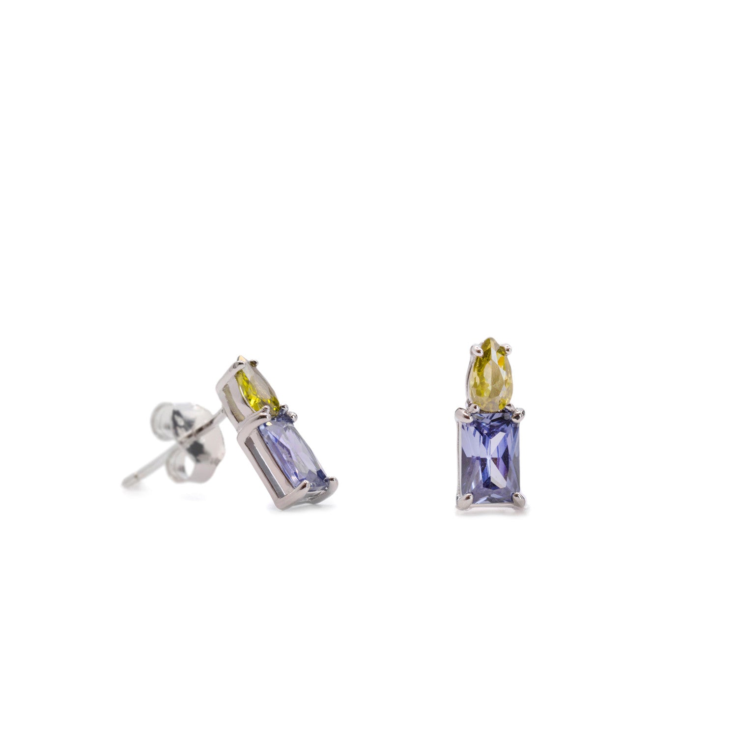 Pendientes pequeños de plata con gemas tono lavanda y amarillo