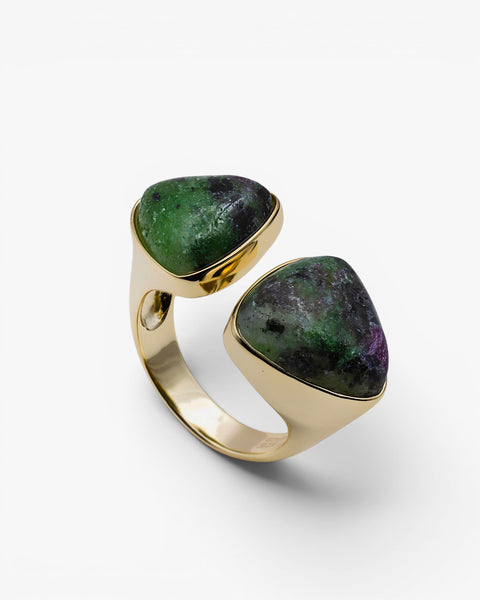 Anillo con piedra labradolita diseño triangular abierto