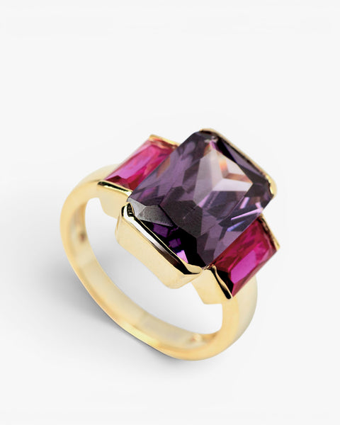 Anillo con piedras de plata bañado en oro  en colores amatista y rubíes