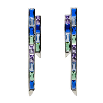 Pendientes largos con gemas tono azul estilo geométrico