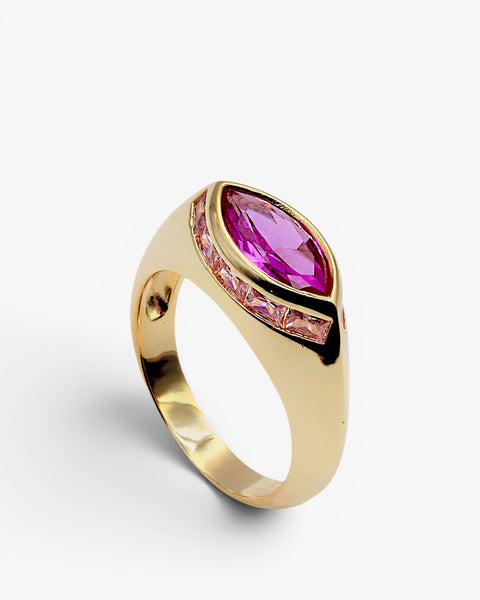 Anillo con piedras en forma oval en tono rosa y circonitas