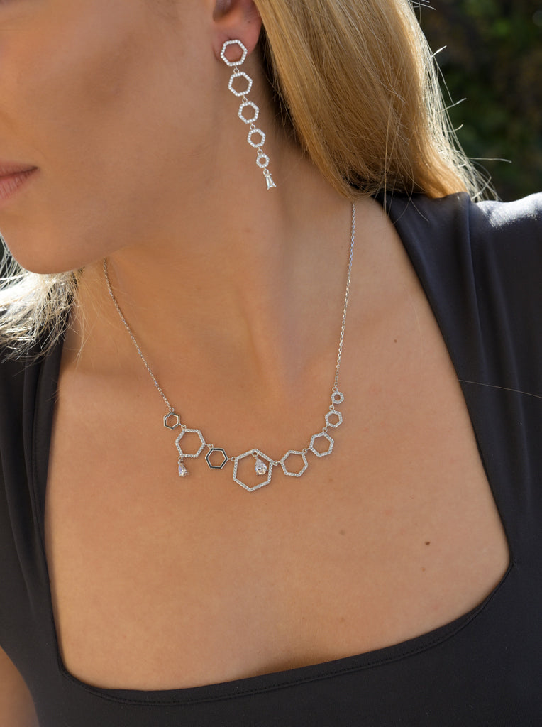 Pendentif étincelant au motif hexagonal géométrique