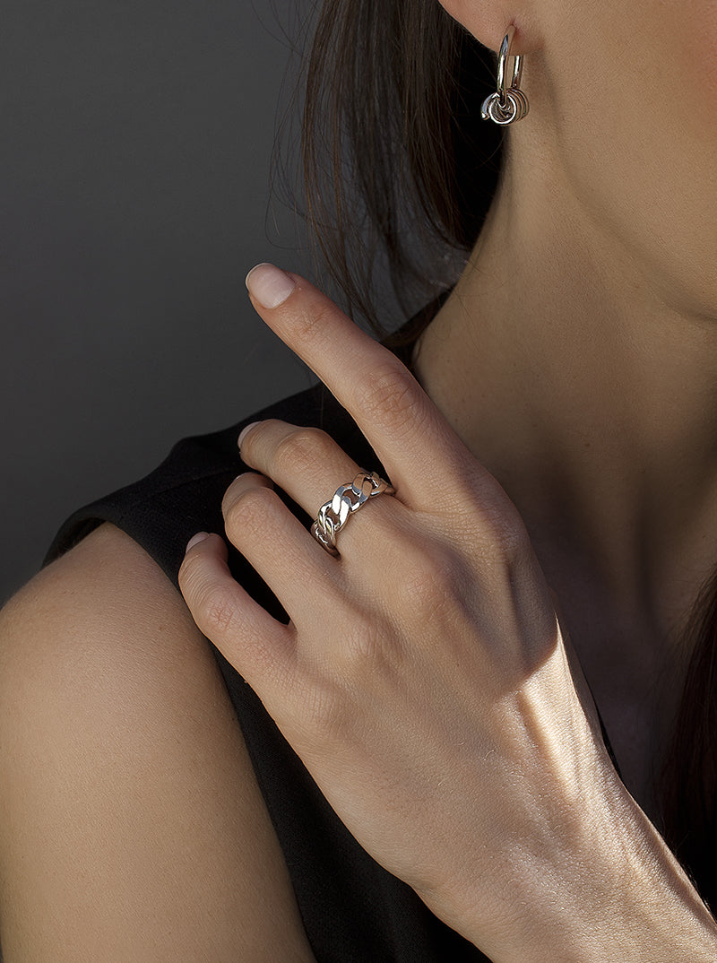 Bague à maillons en argent au design original