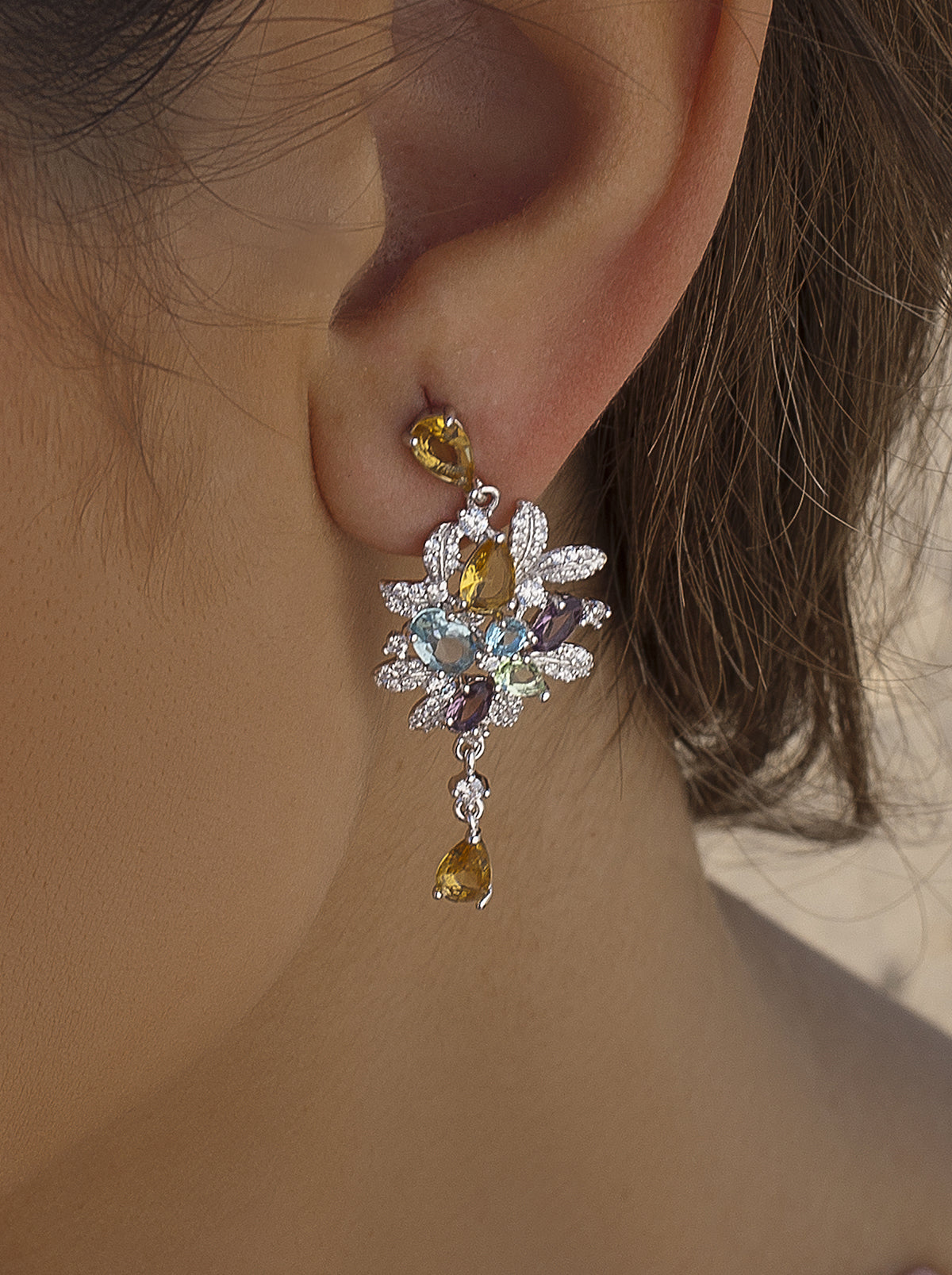 Pendientes gemas de colores barroco en motivos florales