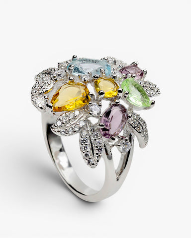 Bague baroque ornée de pierres à motifs floraux