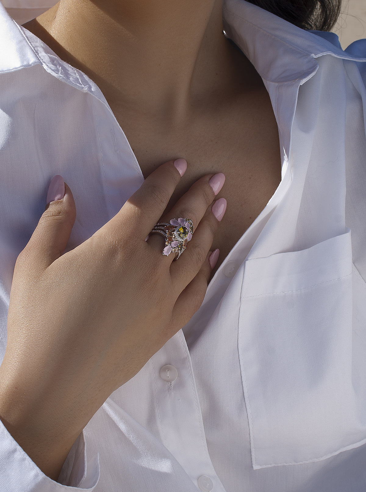 Anillos con piedras diseño barroco en tonos suaves