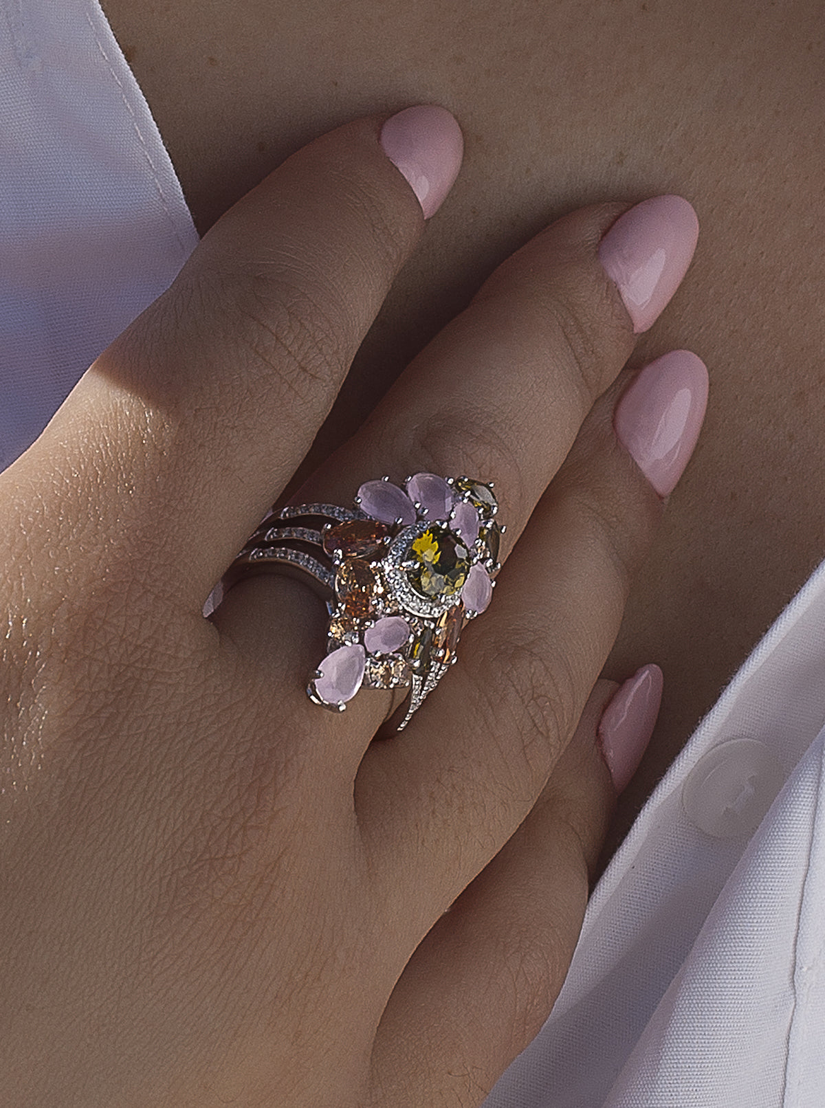 Baroque-style rings with stones in soft tones